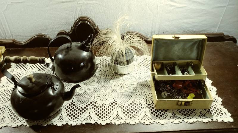 lot 85 image: Teapots and Jewelery Box with Contents