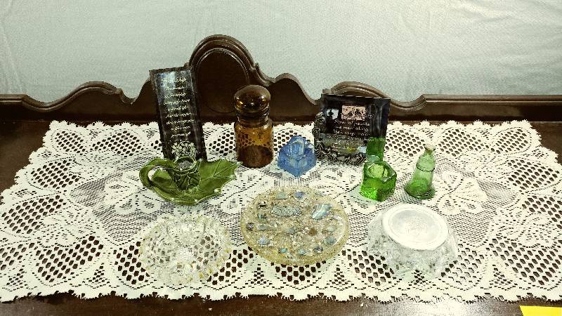 lot 79 image: Miscellaneous Decor
