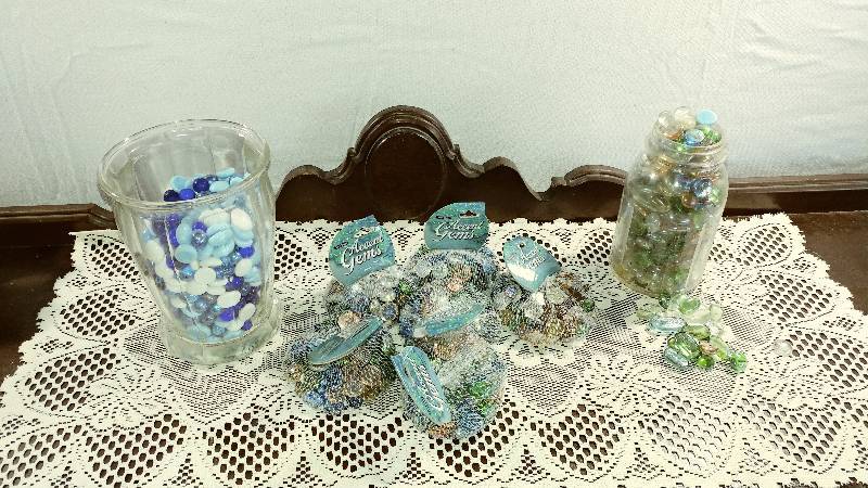 lot 226 image: Various Decorative Rocks and Gems
