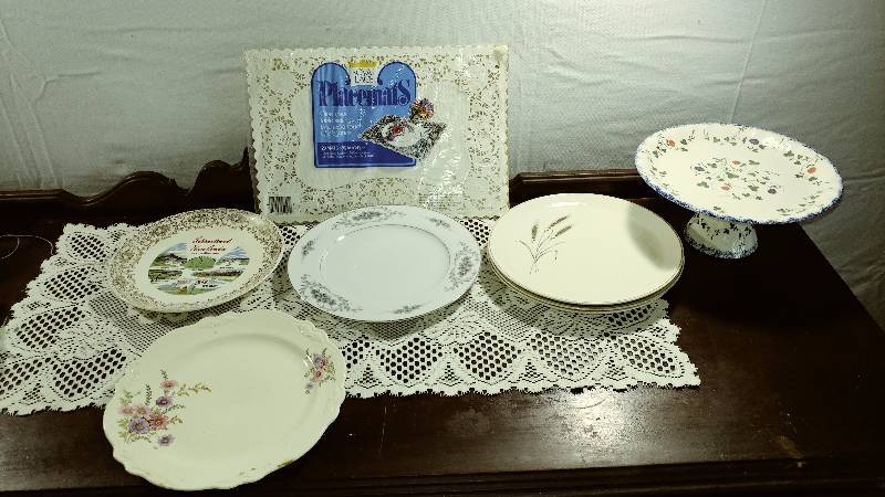 lot 231 image: DiningServing Lot