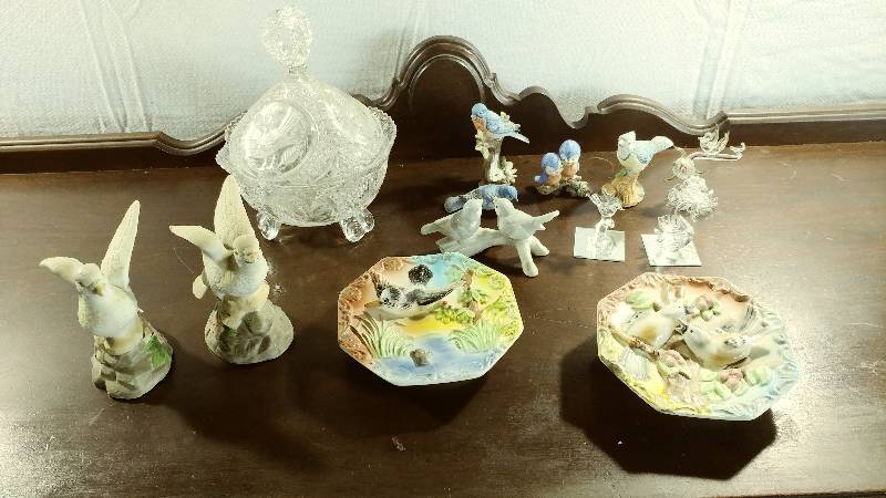 lot 20 image: Bird and Glass Decor
