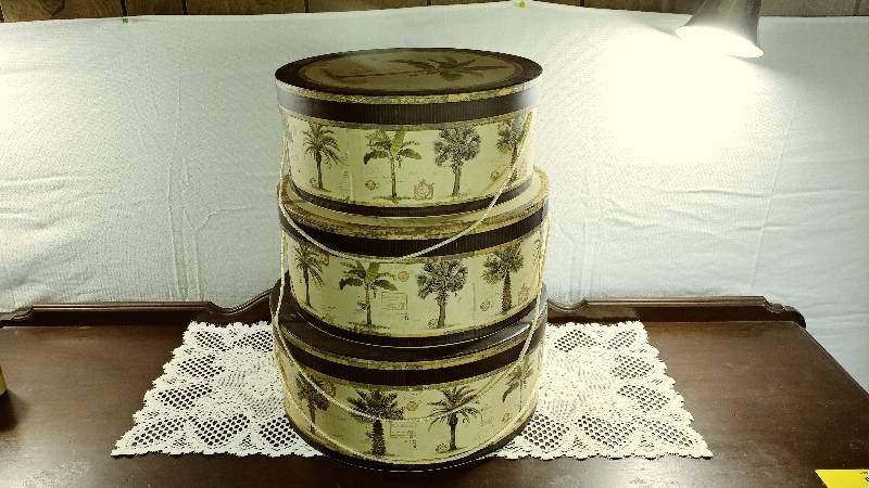 lot 21 image: Hat Boxes (3)