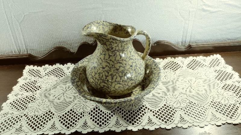 lot 14 image: Basin and Pitcher Set