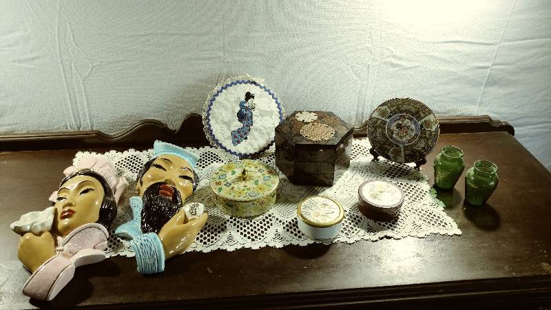 lot 38 image: Asian Decor