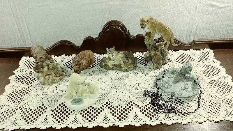 lot 39 image: Wildlife Figurines