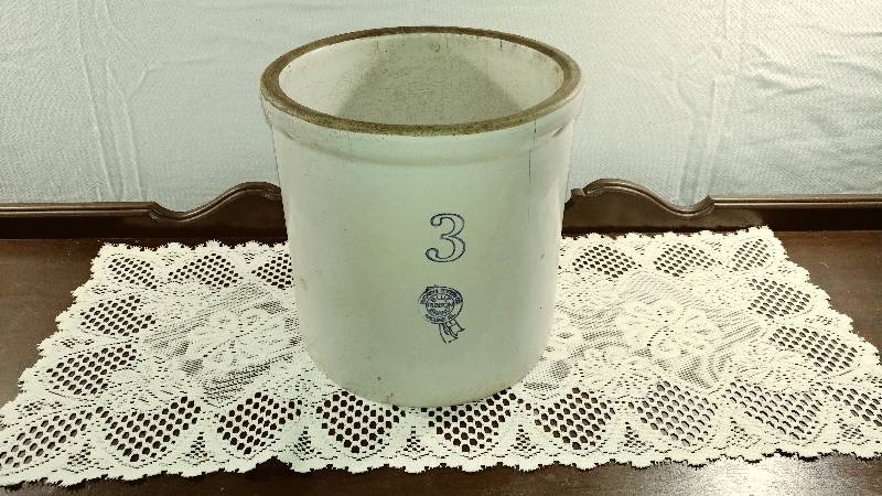 lot 42 image: Buckeye Pottery 3 Gallon Crock