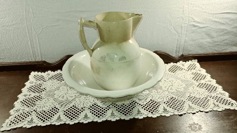 lot 46 image: Pitcher and Basin