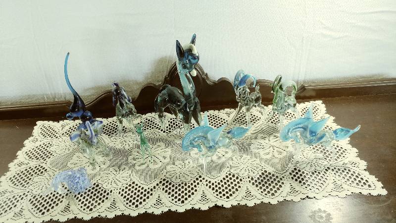 lot 106 image: Blue Glass Animal Figurines