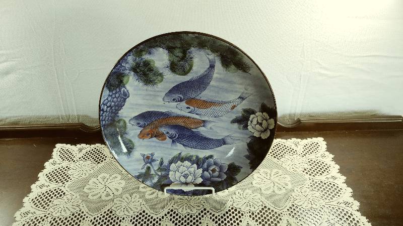 lot 108 image: 16in Japanese Blue Fish Decorative Plate