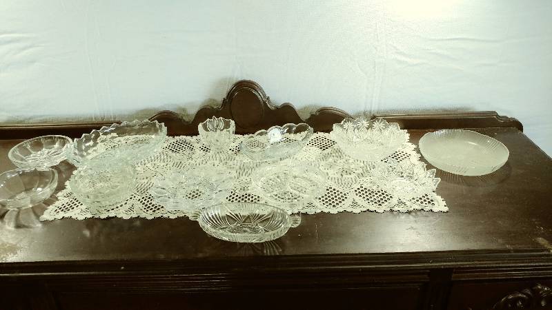 lot 115 image: Assorted Crystal Glass Serveware