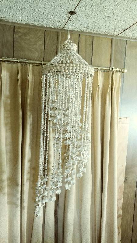 lot 123 image: Sea Shell ChandelierWhindchime