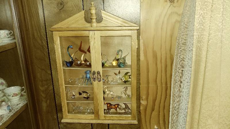 lot 124 image: Wood Display Case w Glass Animal Figurines