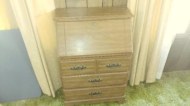 lot 126 image: Wooden DeskHutch