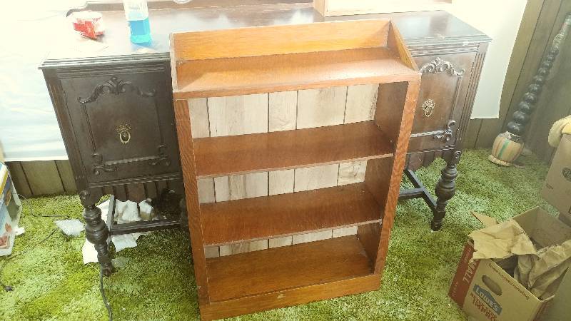 lot 170 image: 3-Shelf Bookshelf