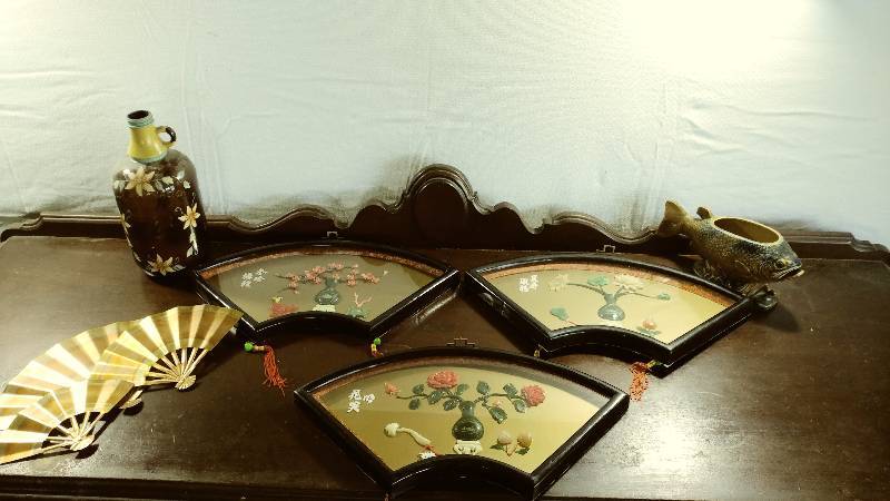 lot 175 image: Asian Room Dcor
