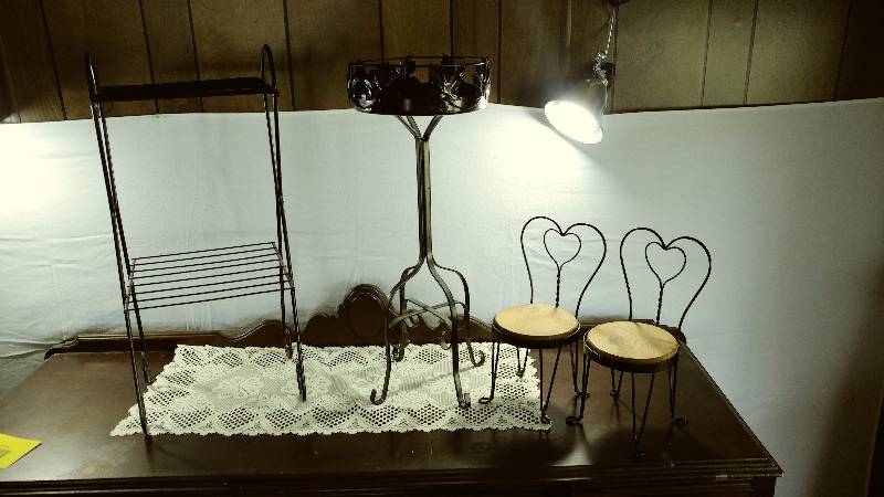 lot 178 image: Black Metal Decor