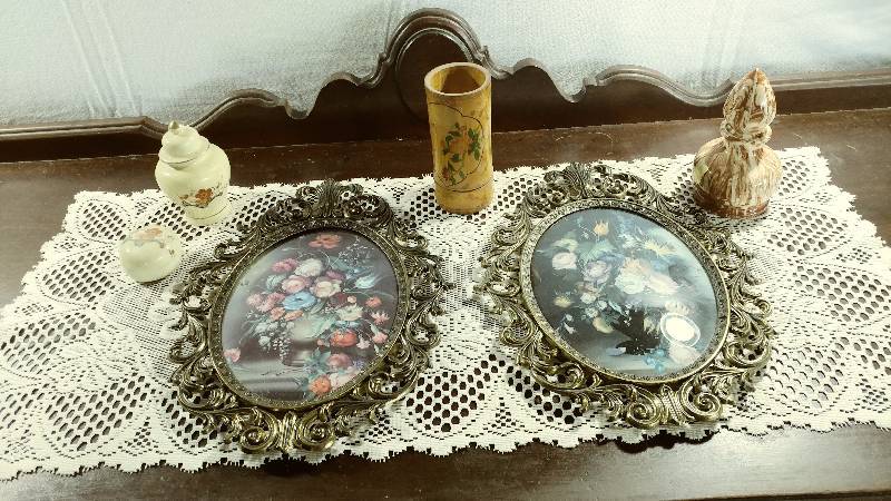 lot 183 image: Alaskan and Italian Made Decor