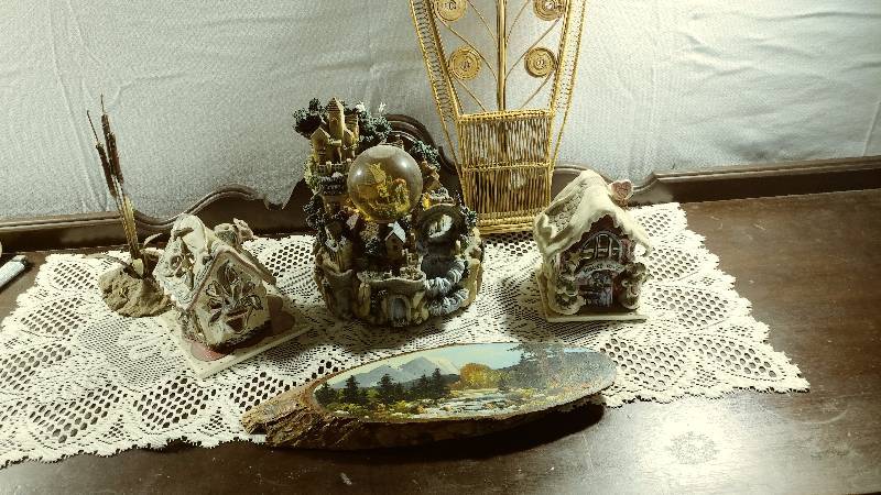 lot 189 image: Music Box With Fountain and 2 Bowls