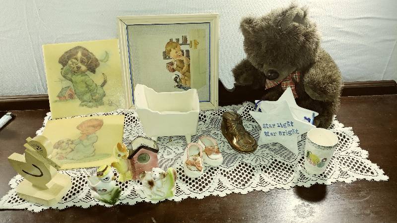 lot 194 image: Baby Lot