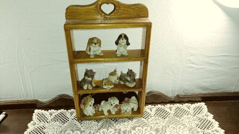 lot 195 image: Heart Shelf and Ceramics