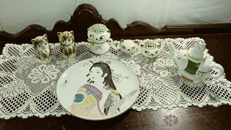 lot 196 image: Salt and Pepper Shakers and Ect.