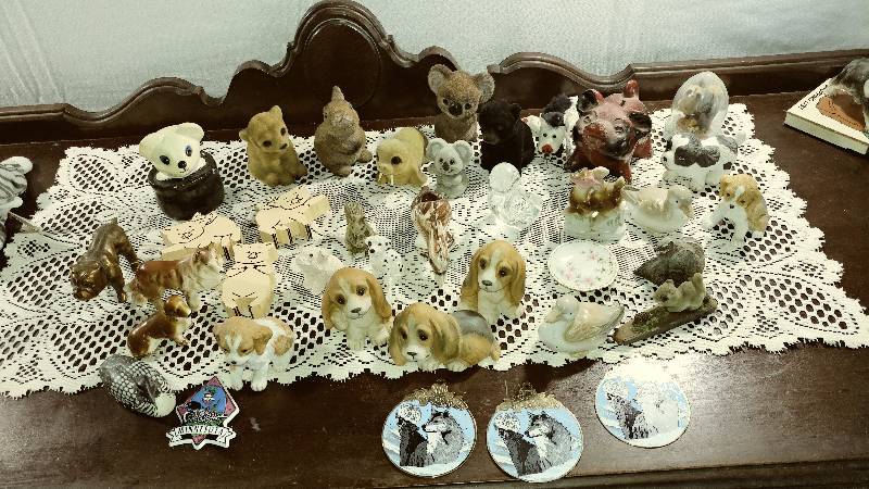 lot 198 image: Assortment of Figurines