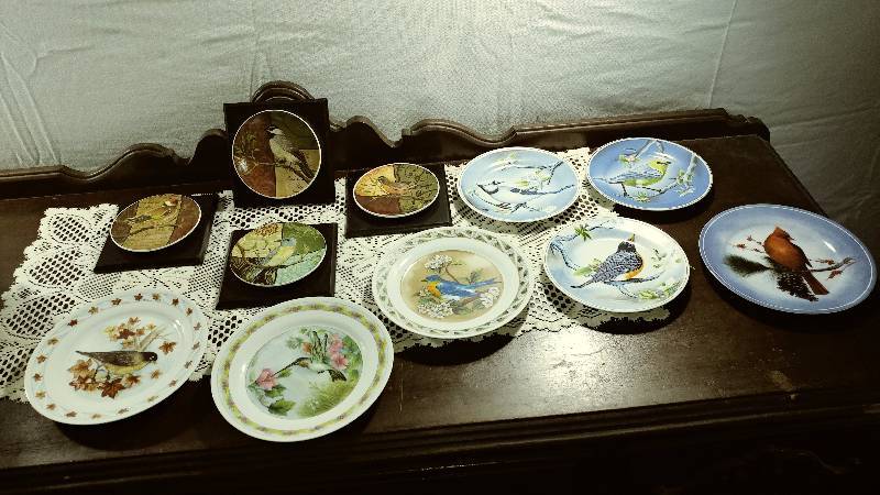 lot 202 image: 11 Assorted Bird Plates