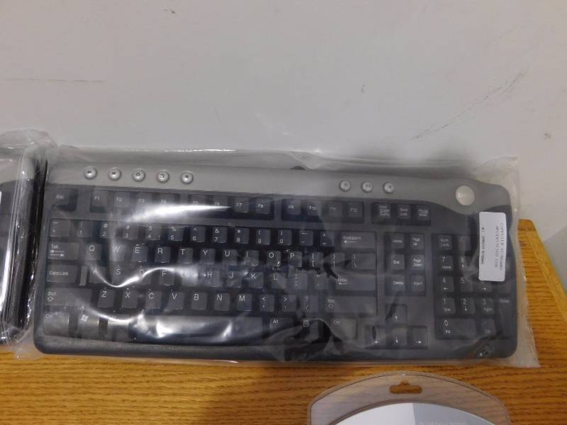lot 193 image: 3 - Dell Keyboards, 2 - Tripp Lite Notebook Peripheral Kits