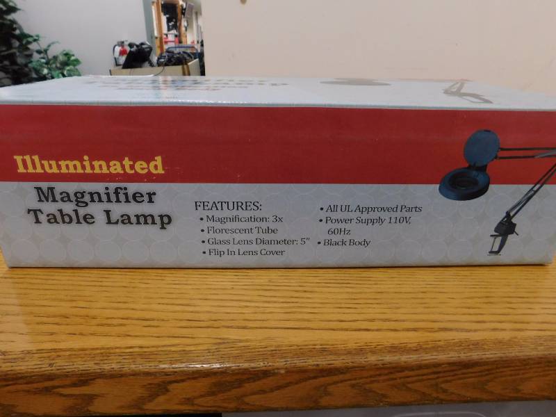 lot 199 image: NEW Illuminated Magnifier Table Lamp