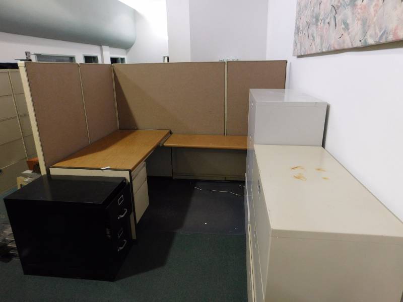 lot 214 image: Desk 60,RT Extension 46, 3 Filing Cabinets, wDivider