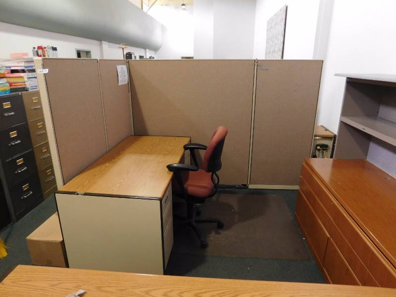 lot 224 image: Desk - 60, Adjustable Office Chair, w Divider
