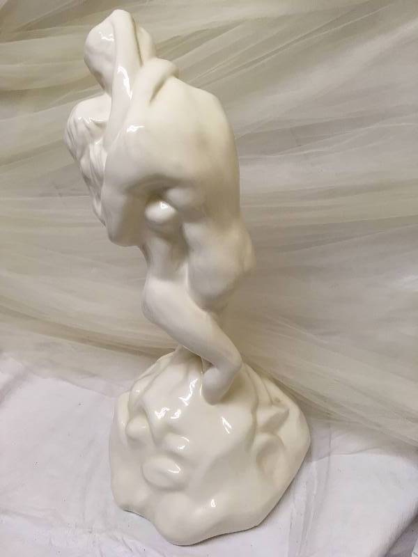 Kissing Statue