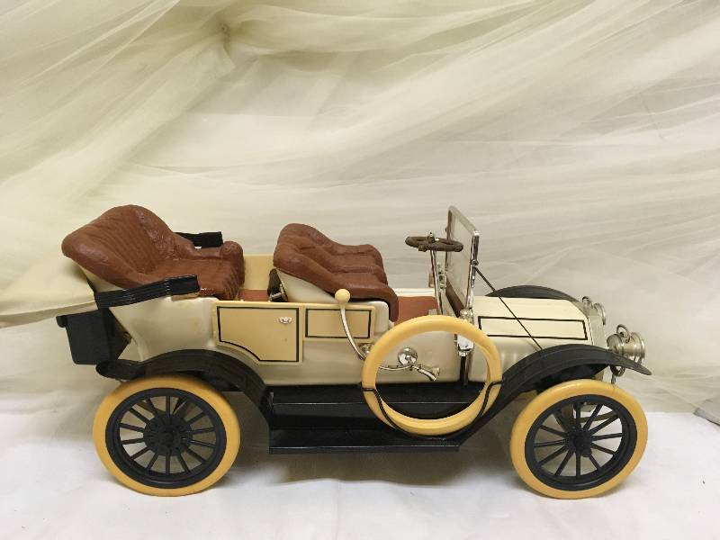 1910 Aesthetic Classic Oldsmobile Vodka Decanter