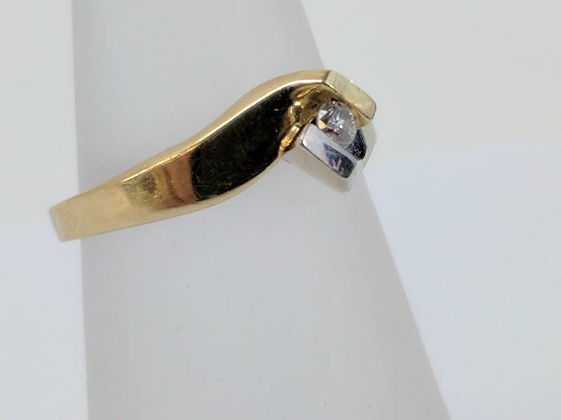 Womens Fashion 10kt Diamond Solitaire .05 CT