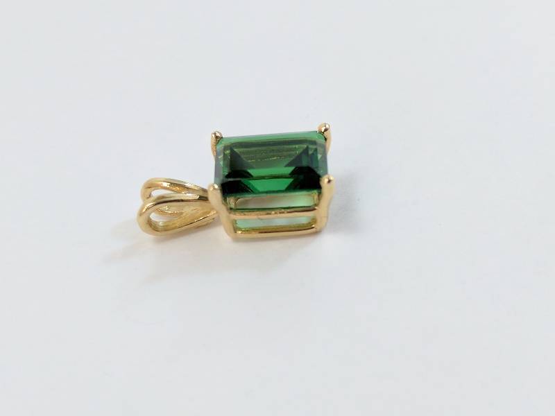 Womens 14kt Emerald Pendant