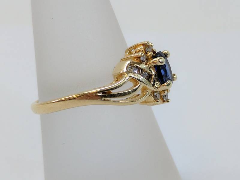 Womens 14kt Sapphire Birthstone Diamond Accent Ring
