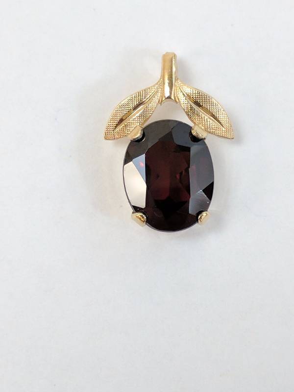 14kt Vandell Garnet Pendant
