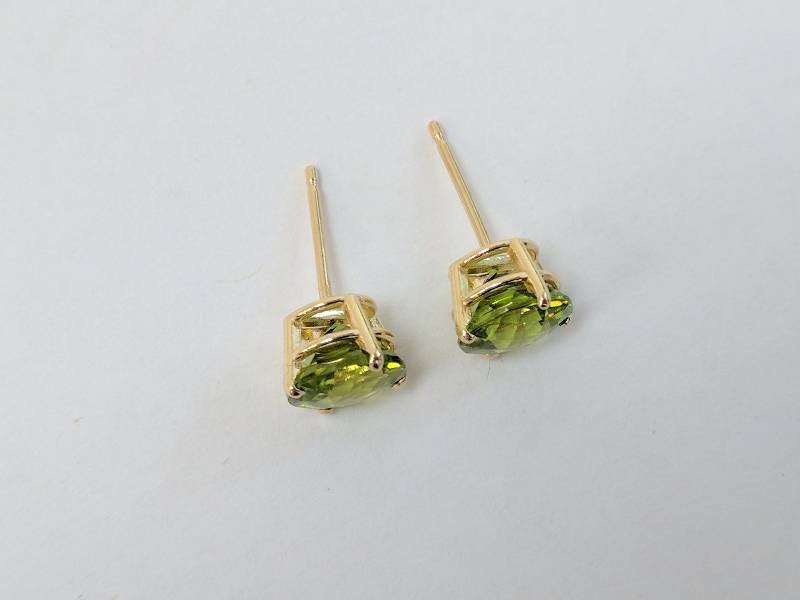 14kt Peridot Stud Earrings
