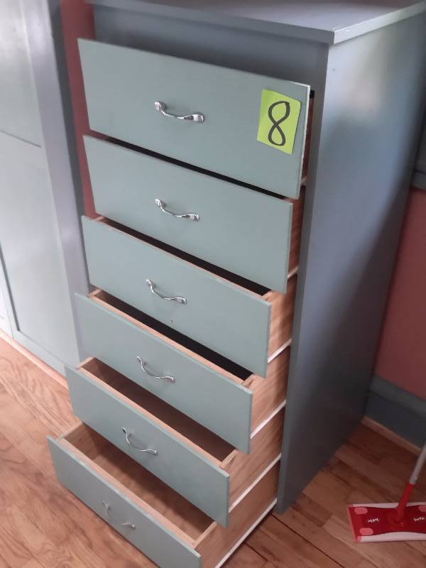 lot 8 image: Set of Drawers.. Look home made.. Nice shape