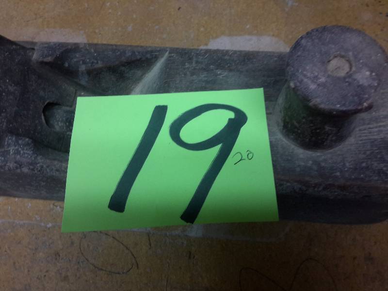 lot 19 image: Antique, 20 in WOOD, Woodplane