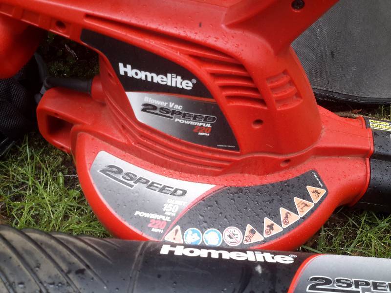 lot 27 image: HOMELITE, 2 speed Blower Vac.. Looks to be in very good spape