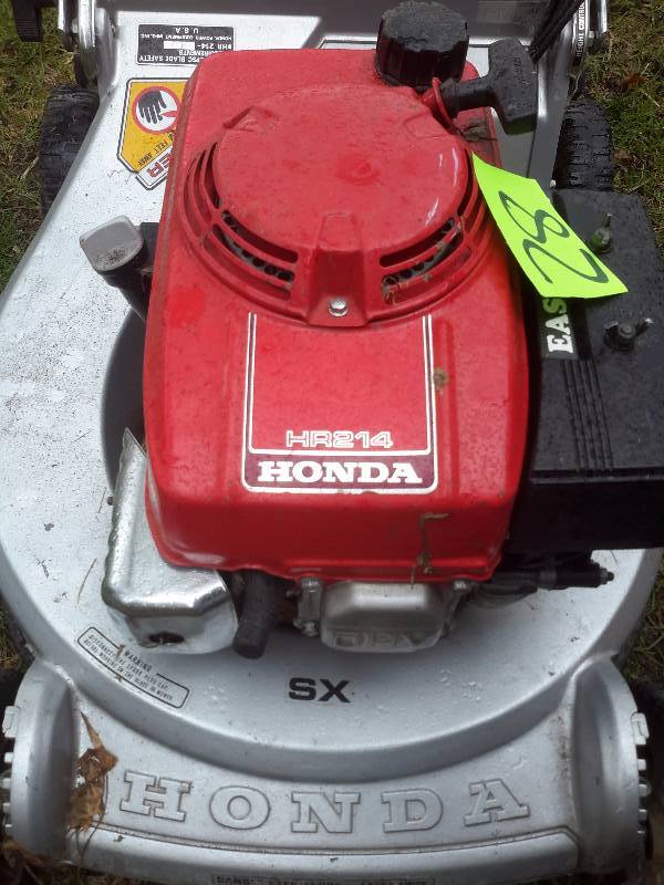lot 28 image: Honda HR 214 Mower