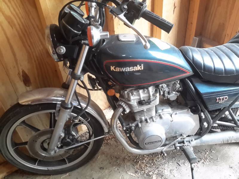 lot 2 image: 1982 Kawasaki LTD 440