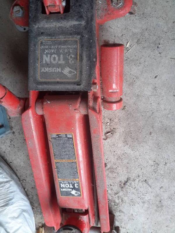 lot 84 image: 3 Ton, floor Jack