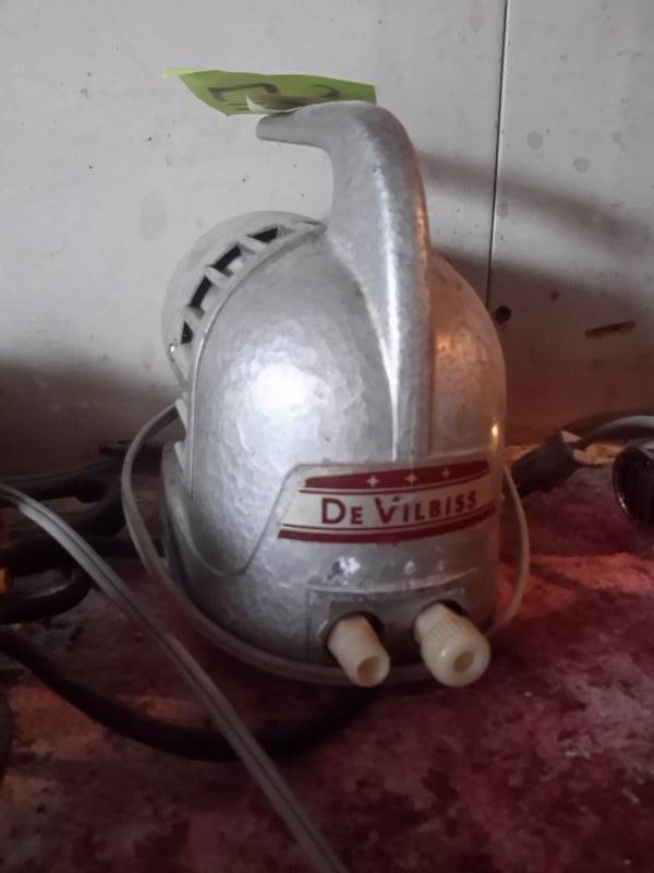 lot 54 image: DEVILBISS, Table top air compressor