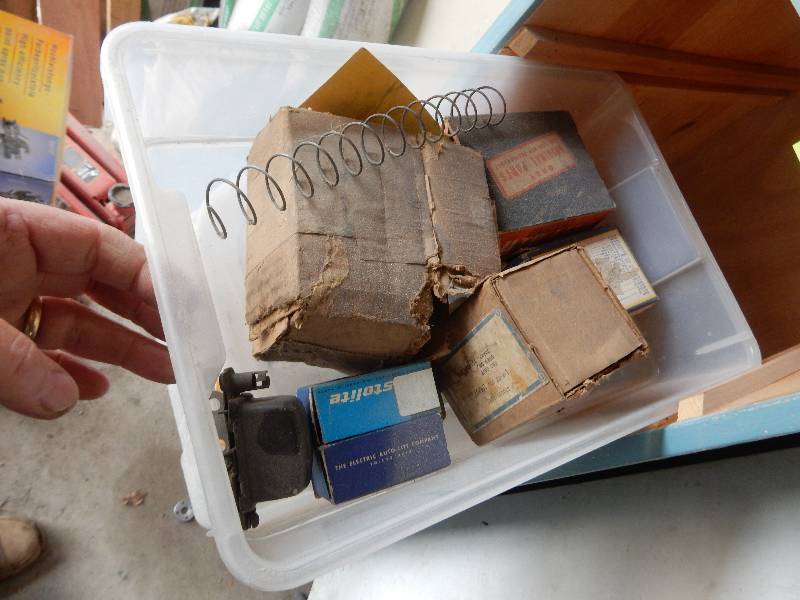 lot 59 image: Wood shelf and everything on it.. Some good items in here