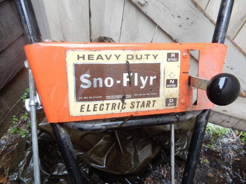 lot 103 image: Heavy Duty SNOFLYER,2 stage  Snow blower..