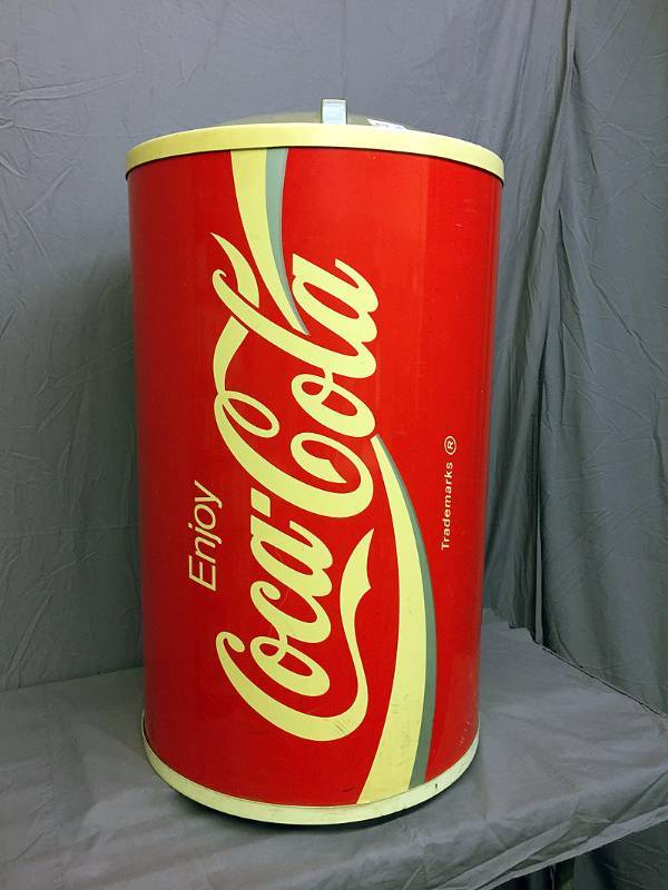 lot 2 image: Coke Cooler