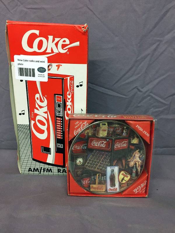 lot 12 image: New Coke radio and mini plate