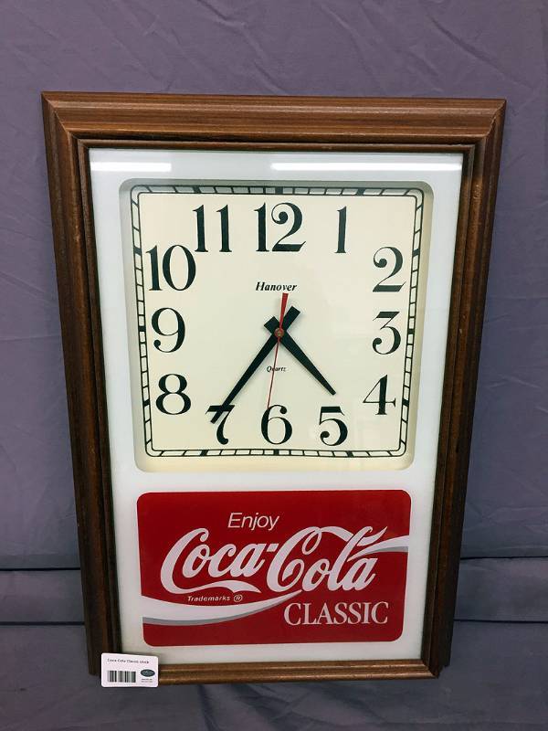 lot 10 image: Coca-Cola Classic clock